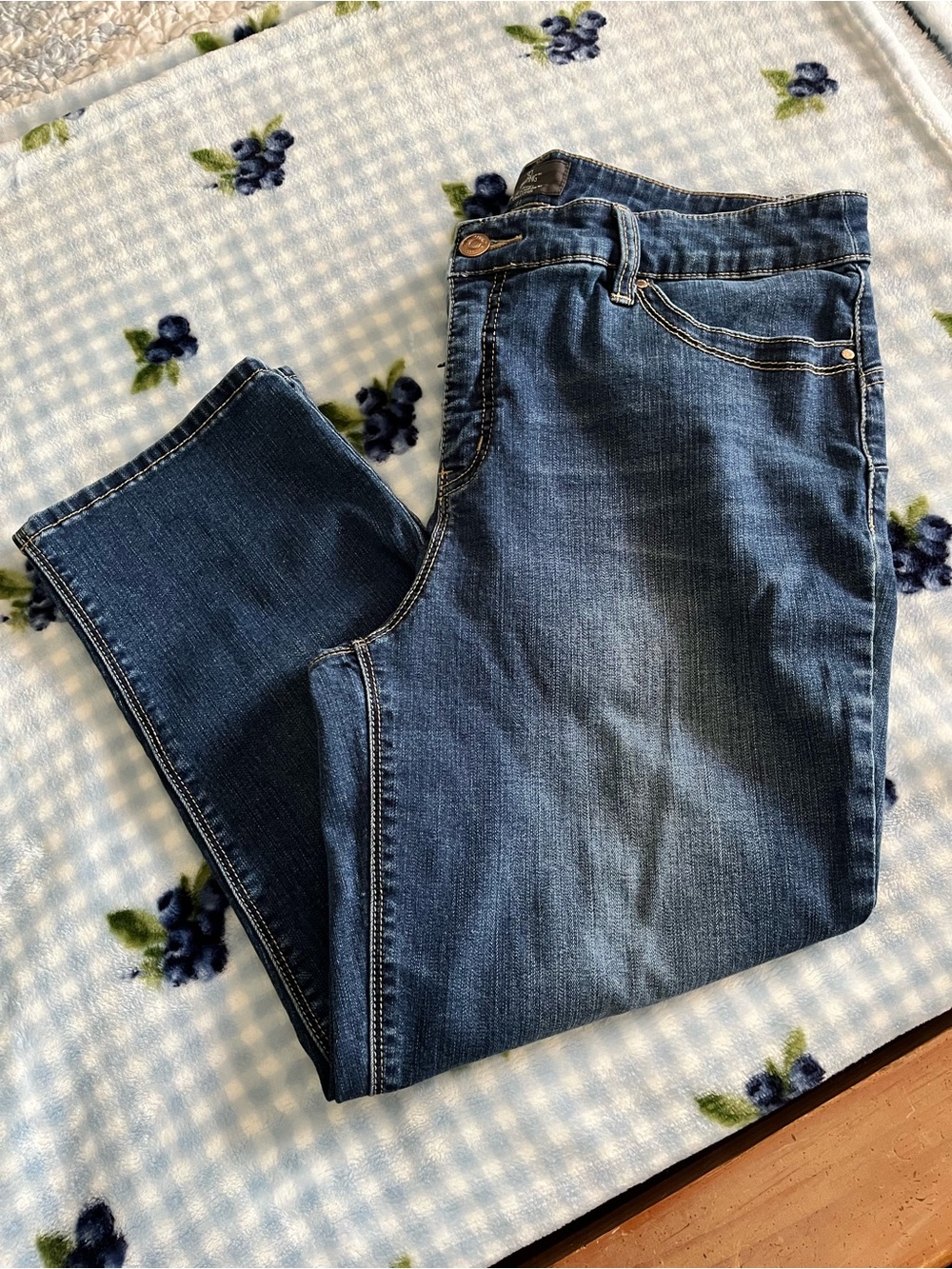 Chico's So Lifting Cropped Ankle Jeans